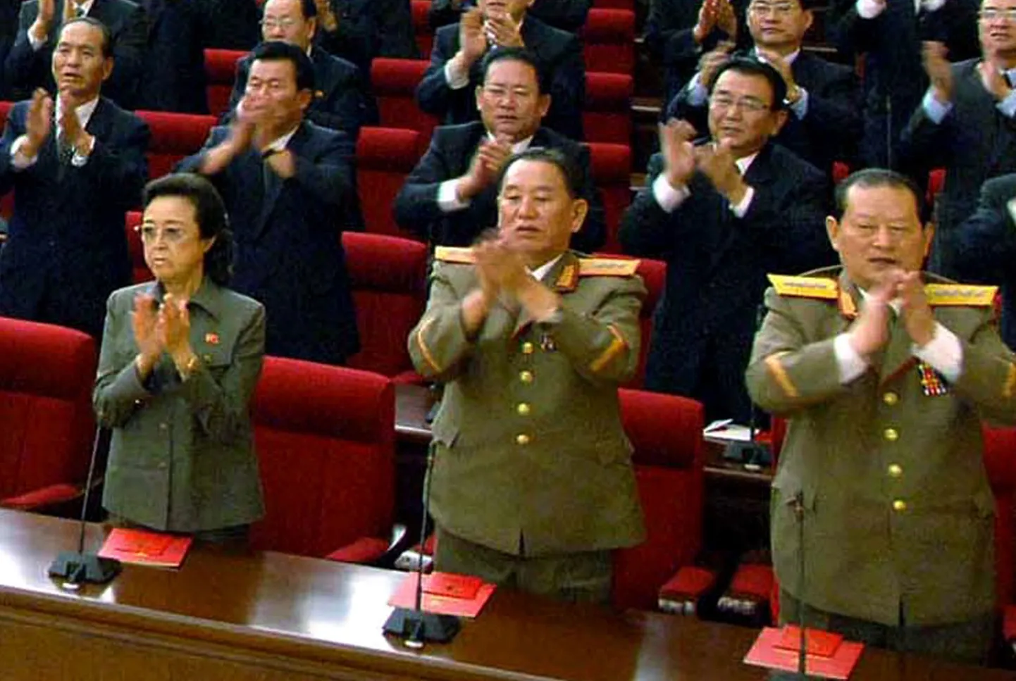 Kim Kyong-hui (vasakul)