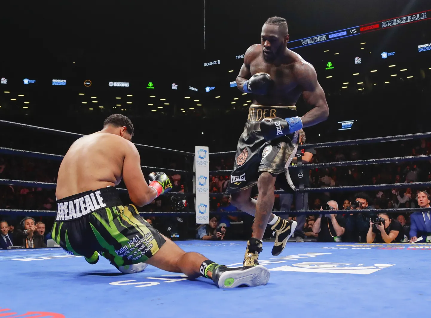 Deontay Wilder nokauteeris Dominic Breazeale’i esimeses raundis.