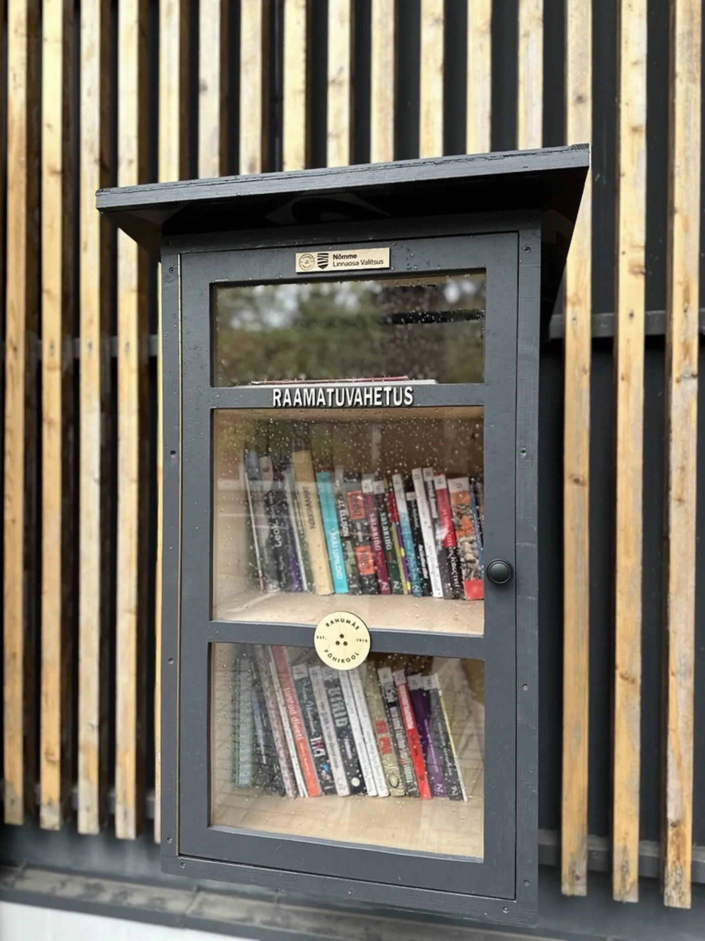 Nõmme raamatukapp.
