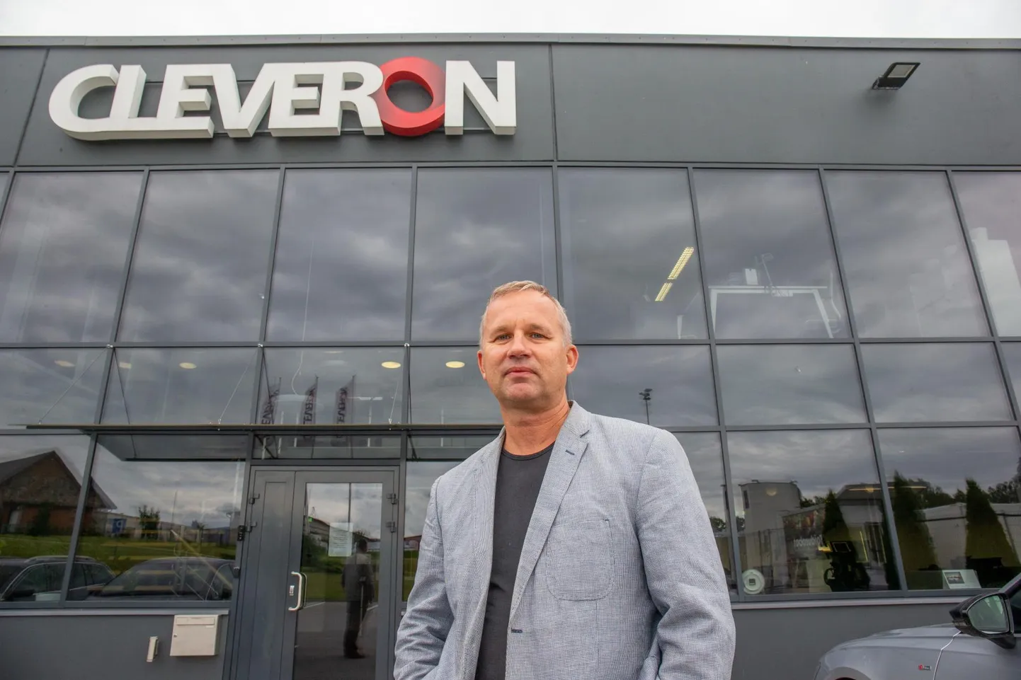 Cleveroni omaniku ja tegevjuhi Arno Küti seletusel aitab kahe tegevuse lahutamine viia ettevõtte põhisuuna kasumisse.