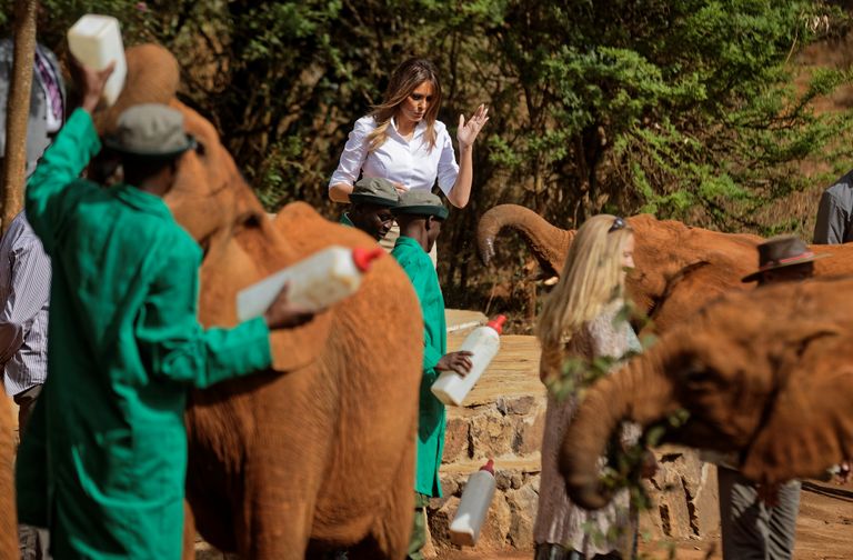 USA esileedi Melania Trump külastas Keenias orvuks jäänud noorelevantide keskust