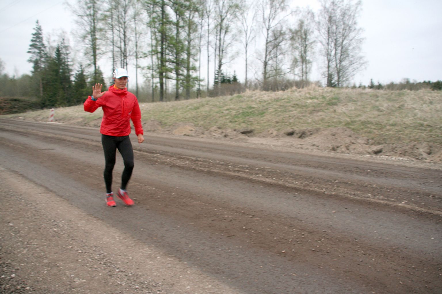Joel Juht jooksmas Tallinnast Jõgevale. Lõpuni on jäänud umbes 13 kilomeetrit.