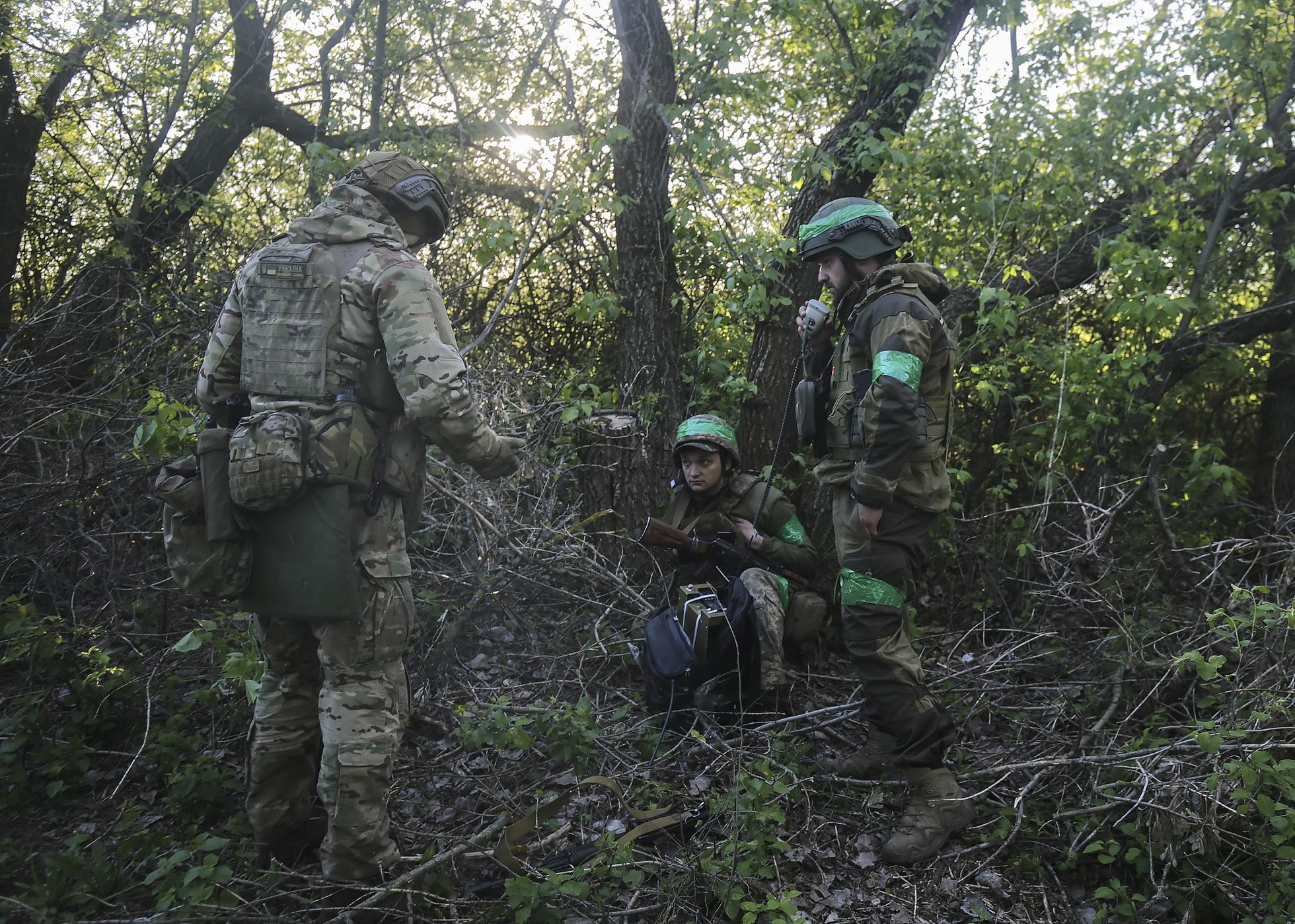 Ukraina sõdurid puhkamas Harkivi oblastis asuvas metsas.