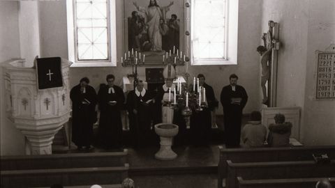 RETROGALERII ⟩ 35 aastat tagasi pühitseti taas Ruhnu kivikirik