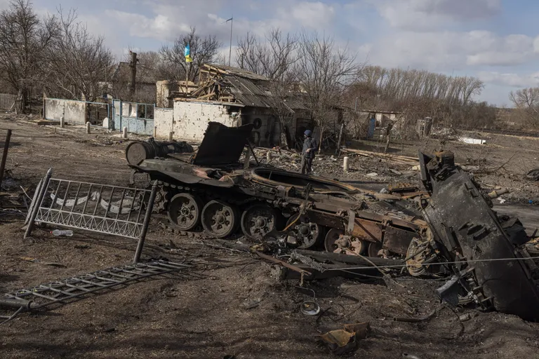 Hävinud vene tank 27. märtsil Ukraina pealinna Kiievi lähedal Lukjanivkas