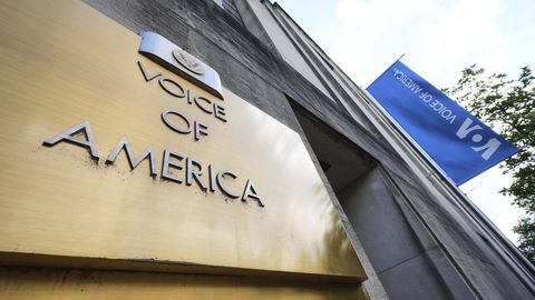 ASV federālais tiesnesis bloķē "Amerikas Balss" direktora atlaišanu