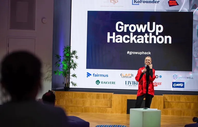 Inger Kitt GrowUp Hackathonil esinemas.