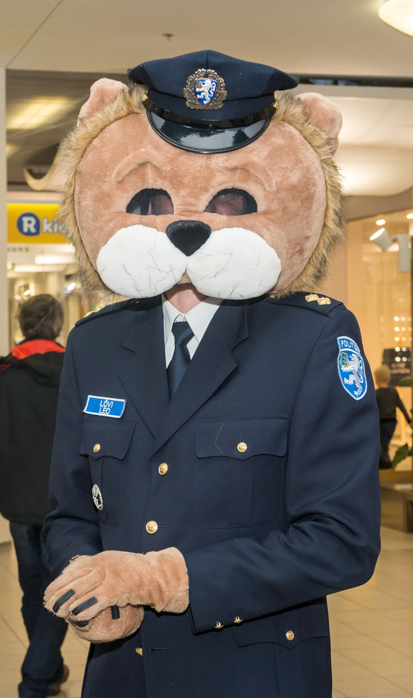 Pärnu politsei näitas aastapäeval oma töö telgitaguseid.