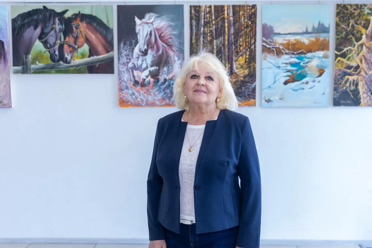 Airin Lehesoo õlimaale saab Haljala rahvamajas näha 15. aprillini.