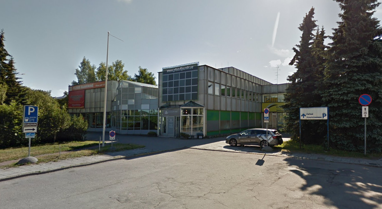 Pärnu maantee 137 senised amortiseerunud tootmis- ja büroohooned.