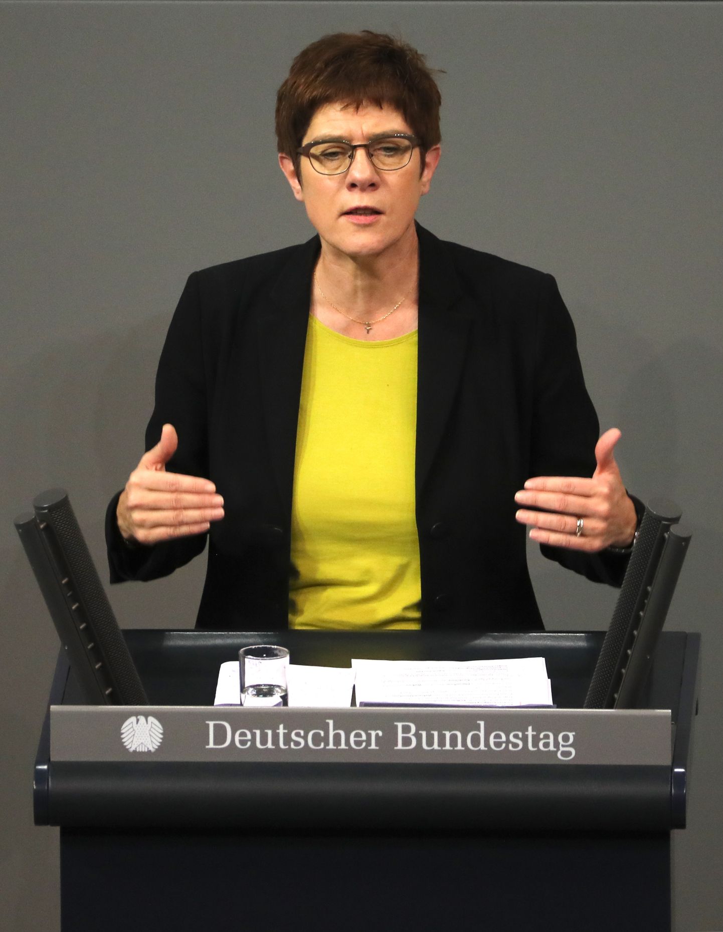 Saksa kantsleri Angela Merkeli Kristlik-Demokraatliku Liidu (CDU) esinaine Annegret Kramp-Karrenbauer 27. novembril parlamendis.