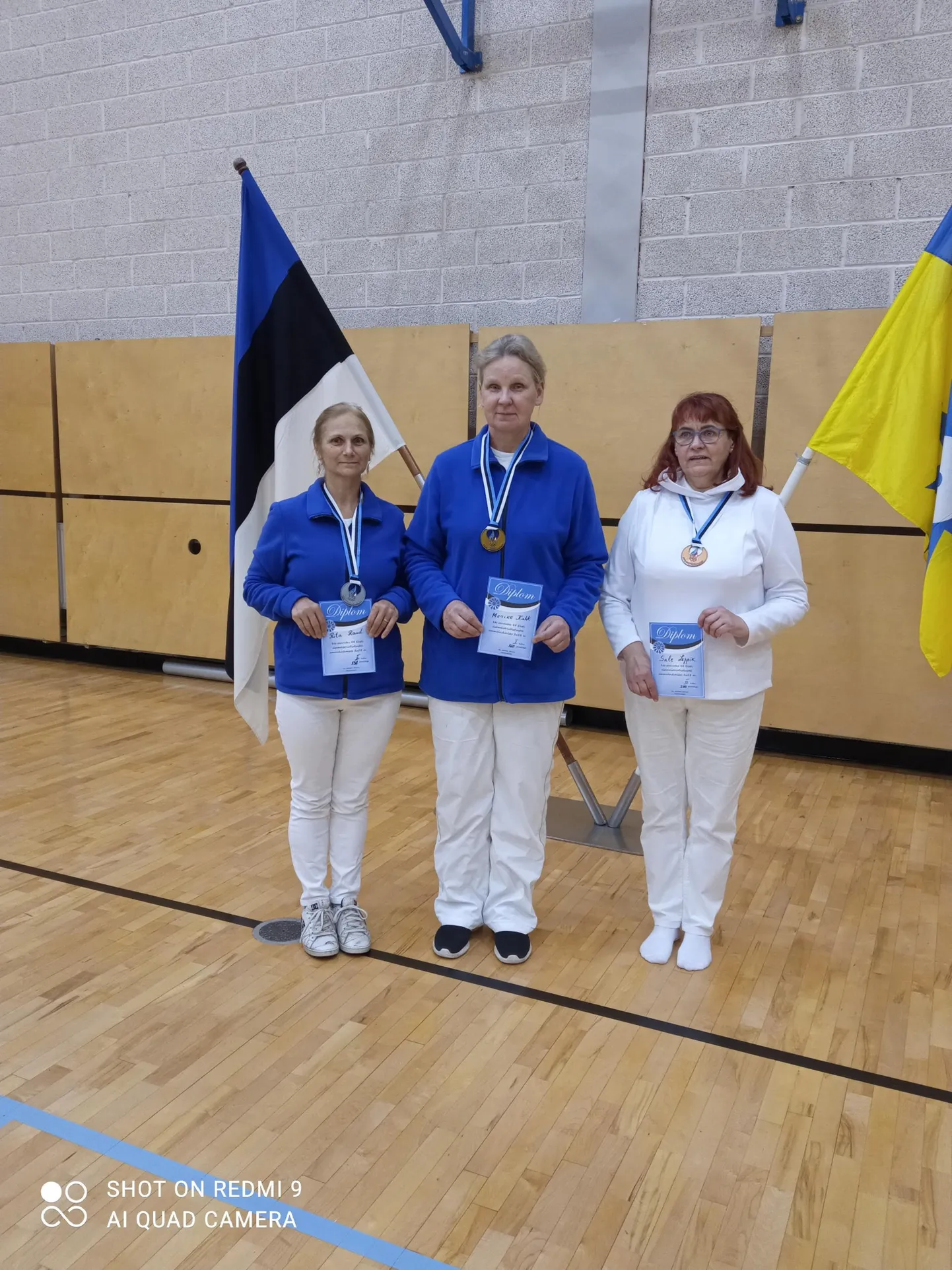 Fotol naiste esikolmik ammulaskmises Häädemeestel: (vasakult) Rita Raud, Merike Kahk ja Sale Leppik.