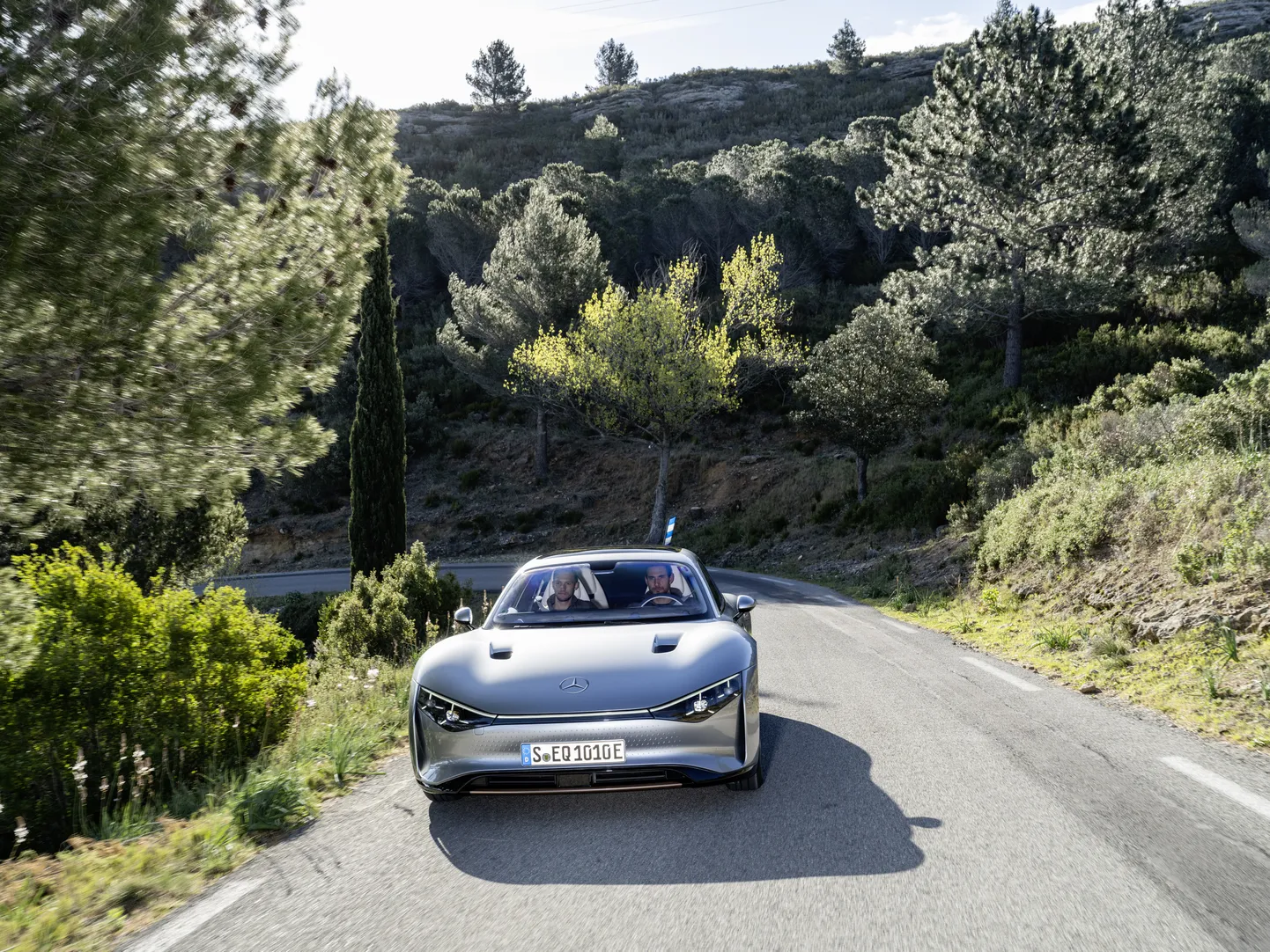 Mercedes-Benz EQXX ar vienu uzlādi oficiāli nobrauc vairāk nekā 1000 km