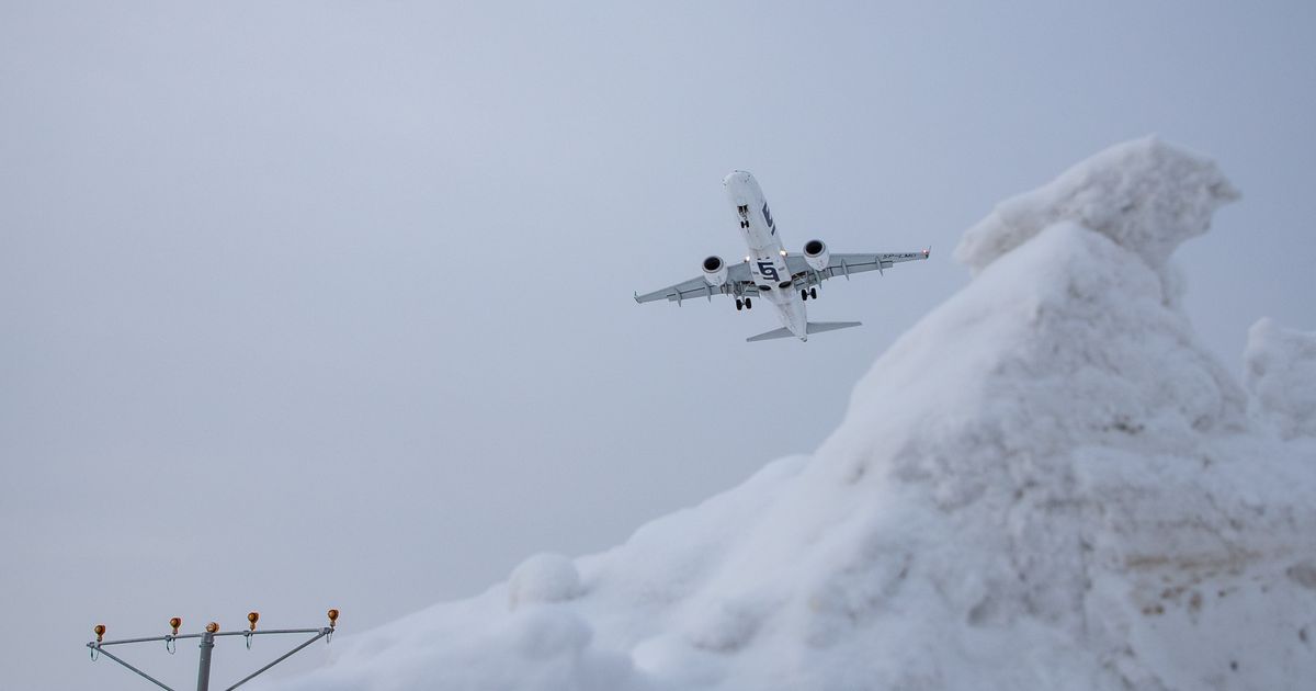 Kuressaarde teel olnud lennuk suundus jäävihma tõttu Tallinnasse tagasi