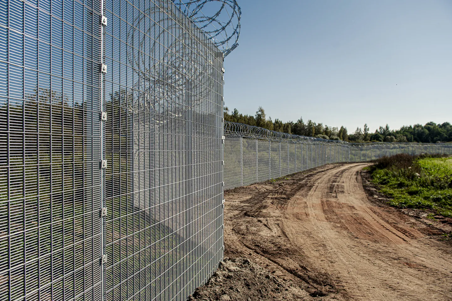 Balvu novadā izbūvēts Latvijas un Krievijas robežas žoga posms