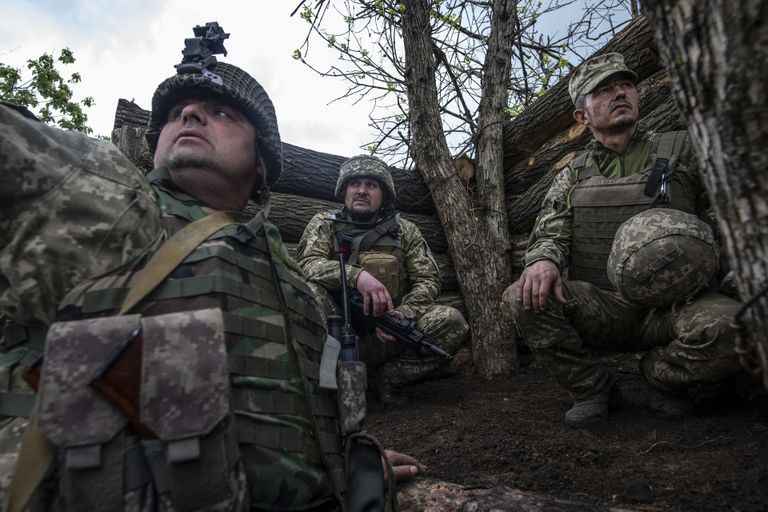 Дмитрий Брижинский на позиции 93-й бригады ВСУ в районе населенного пункта Желобок в Луганской области.