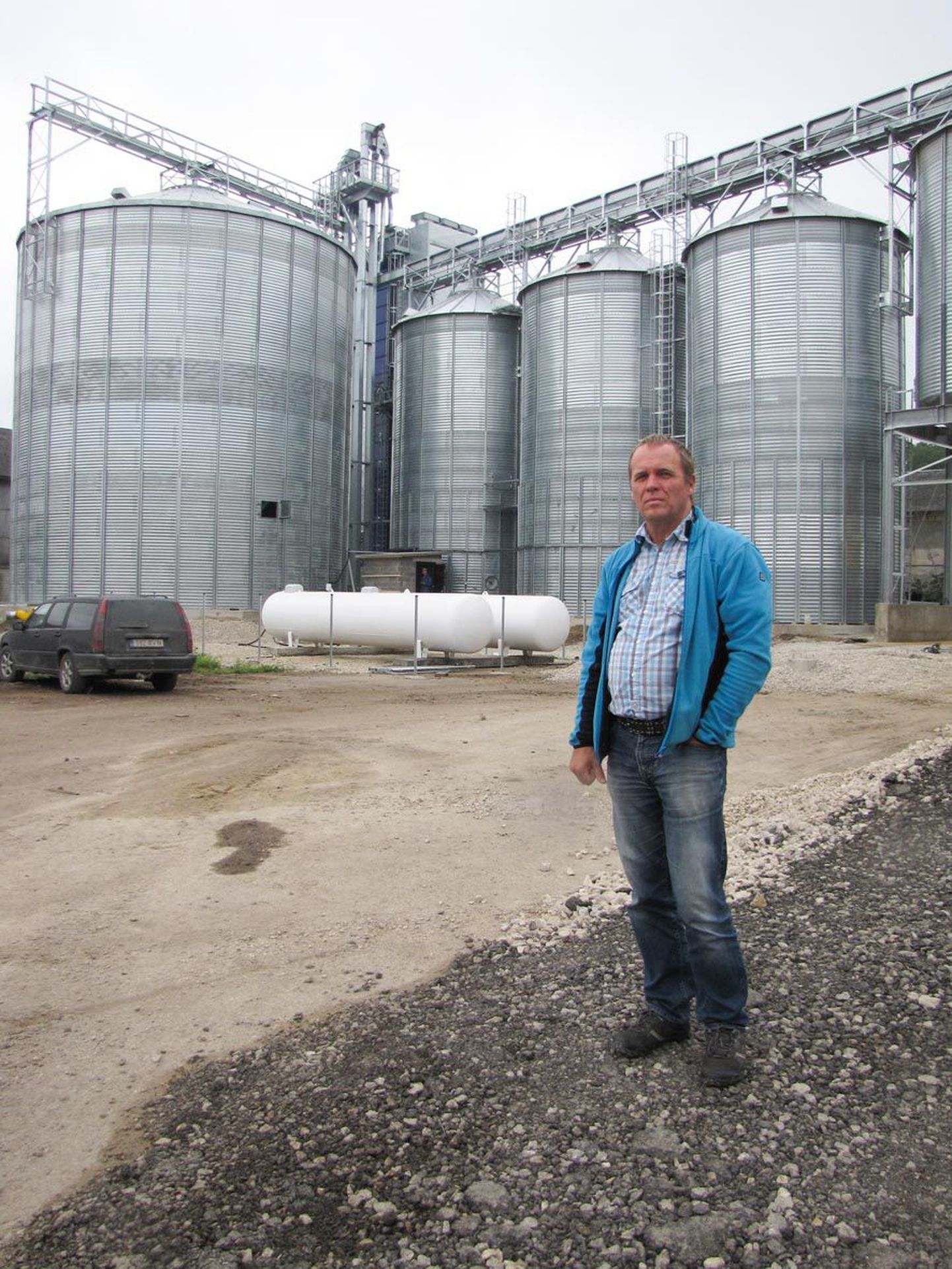 Estonia OÜ juhatuse esimees Ain Aasa arvestas uue kuivati ehitamisel sedagi, et tulevikus saaks selle tööle panna oma lehmade sõnnikust toodetud soojusega.