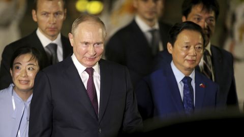 Putin saabus Vietnamisse riigivisiidile