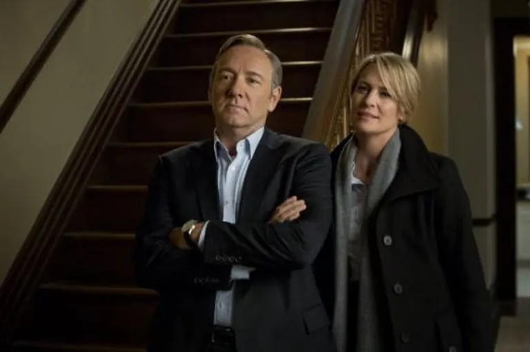 Seriaal «Kaardimaja» võeti enamjaolt üles Baltimore'is. Pildil Kevin Spacey ja Robin Wright