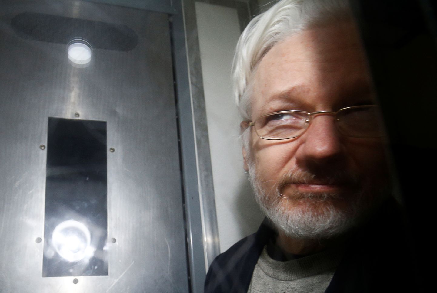 Julian Assange 13. jaanuaril Londoni Westminsteri kohtus