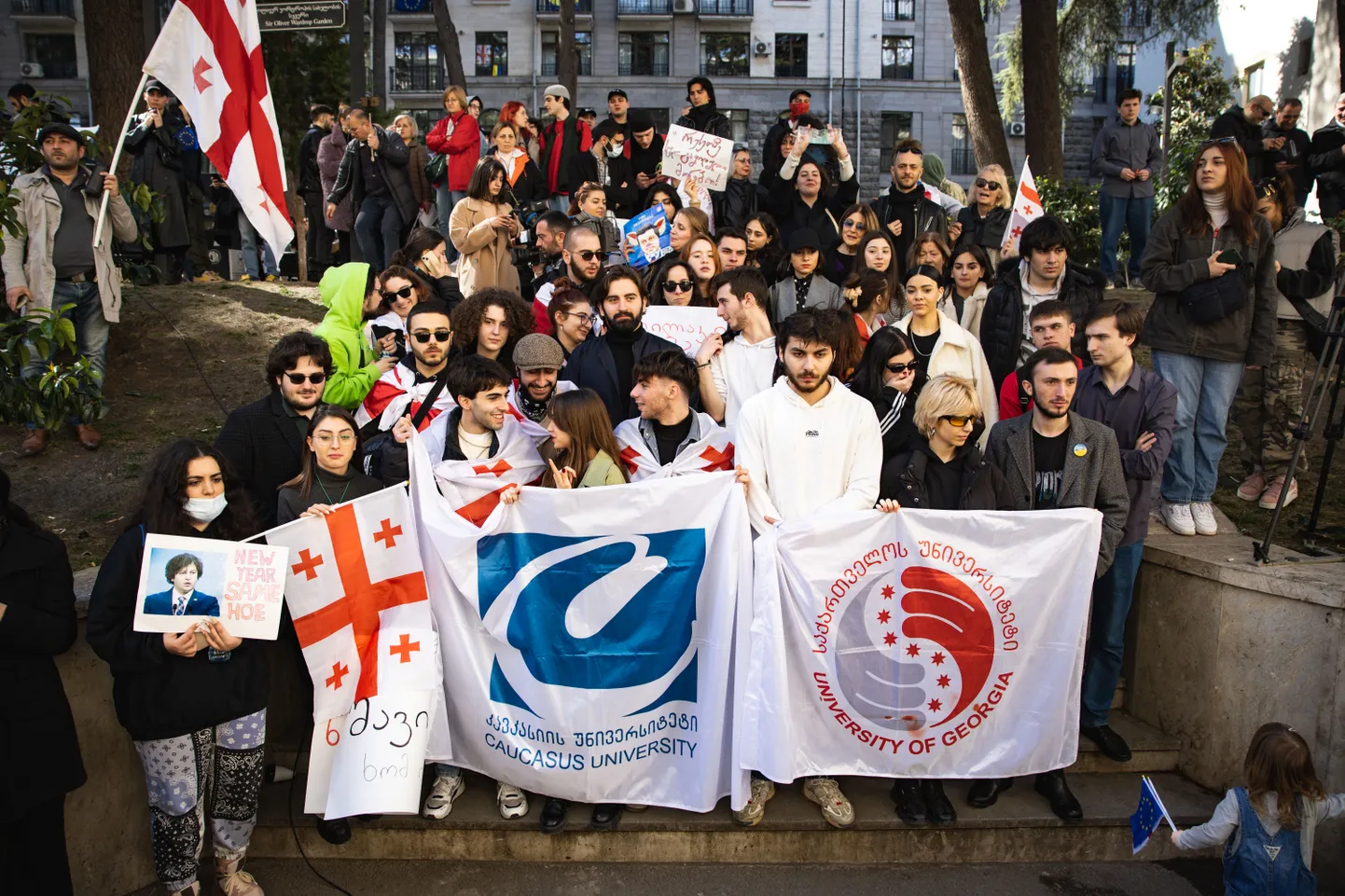 10.03.2023, Thbilisi. Gruusia parlamendihoone ümber jätkusid valitsusvastased protestid. Foto Madis Veltman, Postimees