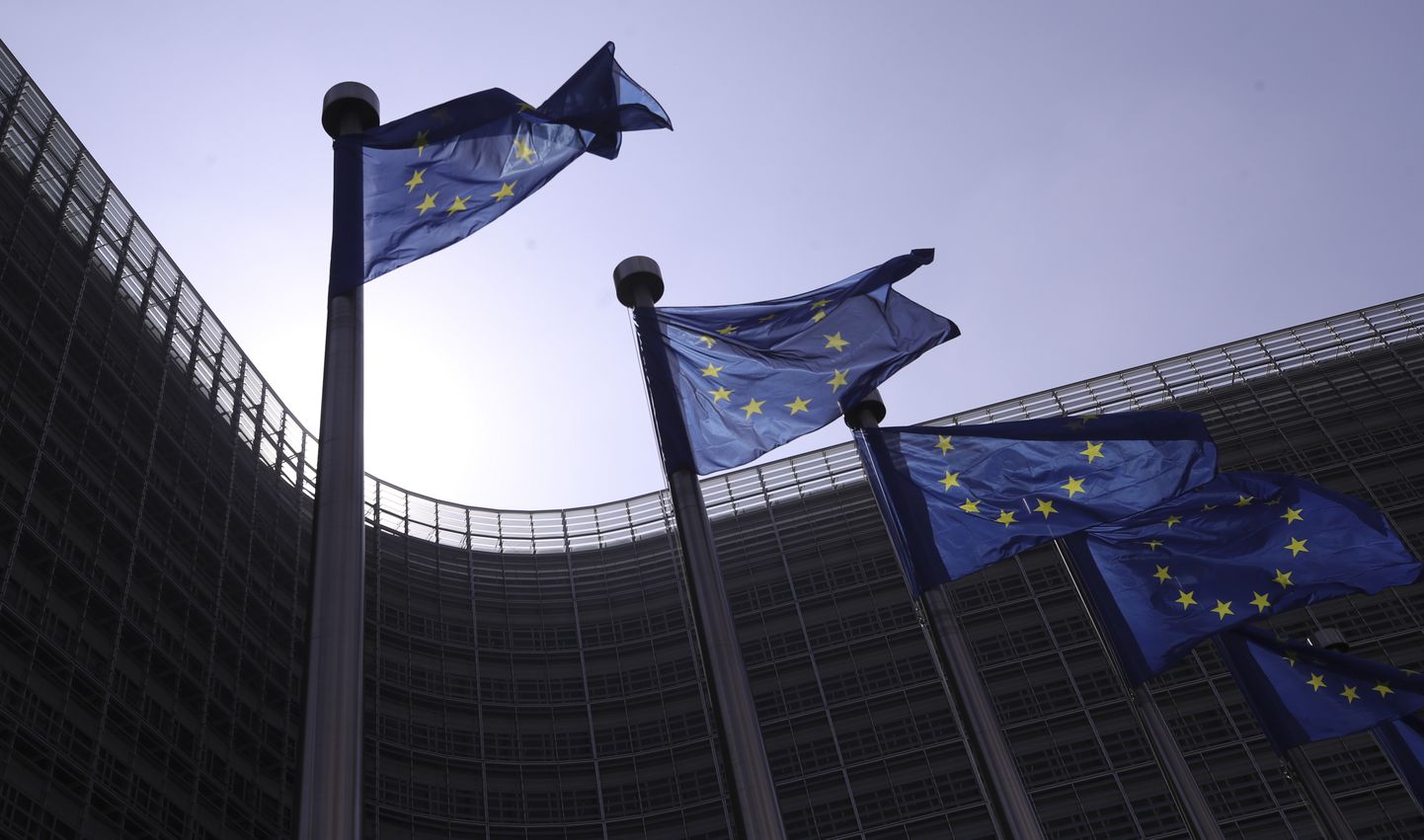 Euroopa Liidu lipud Euroopa Komisjoni hoone juures Brüsselis.