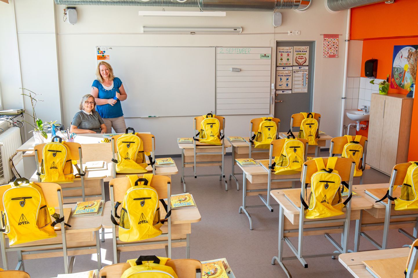 Üks populaarsemaid õpetaja erialasid on klassiõpetaja eriala. Fotol  Pärnu  klassiõpetajad Kaja Nurk ja Ene Alunurm.