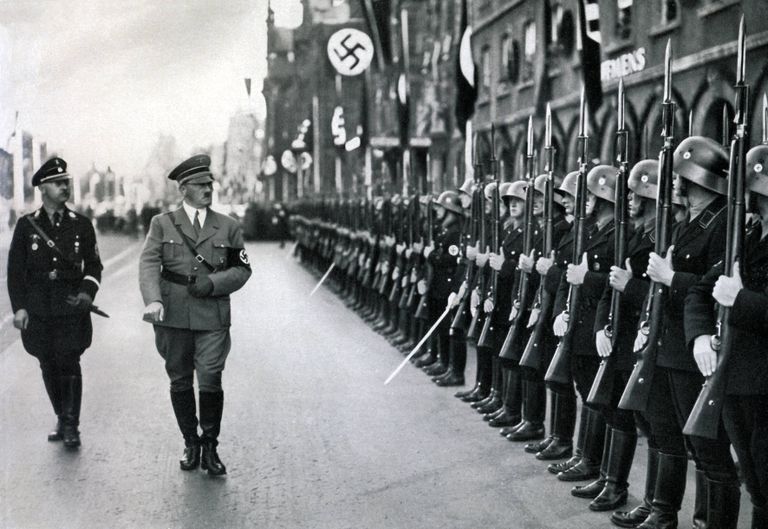 Diktaator Adolf Hitler ja Kolmanda Riigi relvajõudude Wehrmachti sõdurid