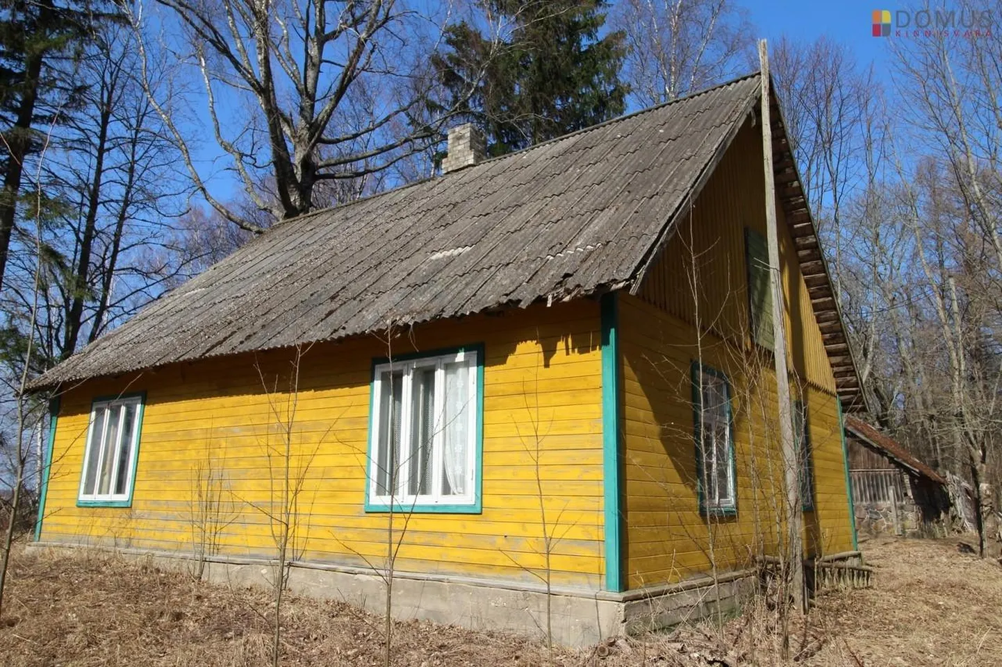 Maakodude kõrval leiab Mulgimaalt ka tõelisi talusid. Näiteks on Võrtsjärve ääres uue omaniku ootel majake päevi näinud kõrvalhoonetega, mille juurde kuulub 80 000 ruutmeetrit maad.
