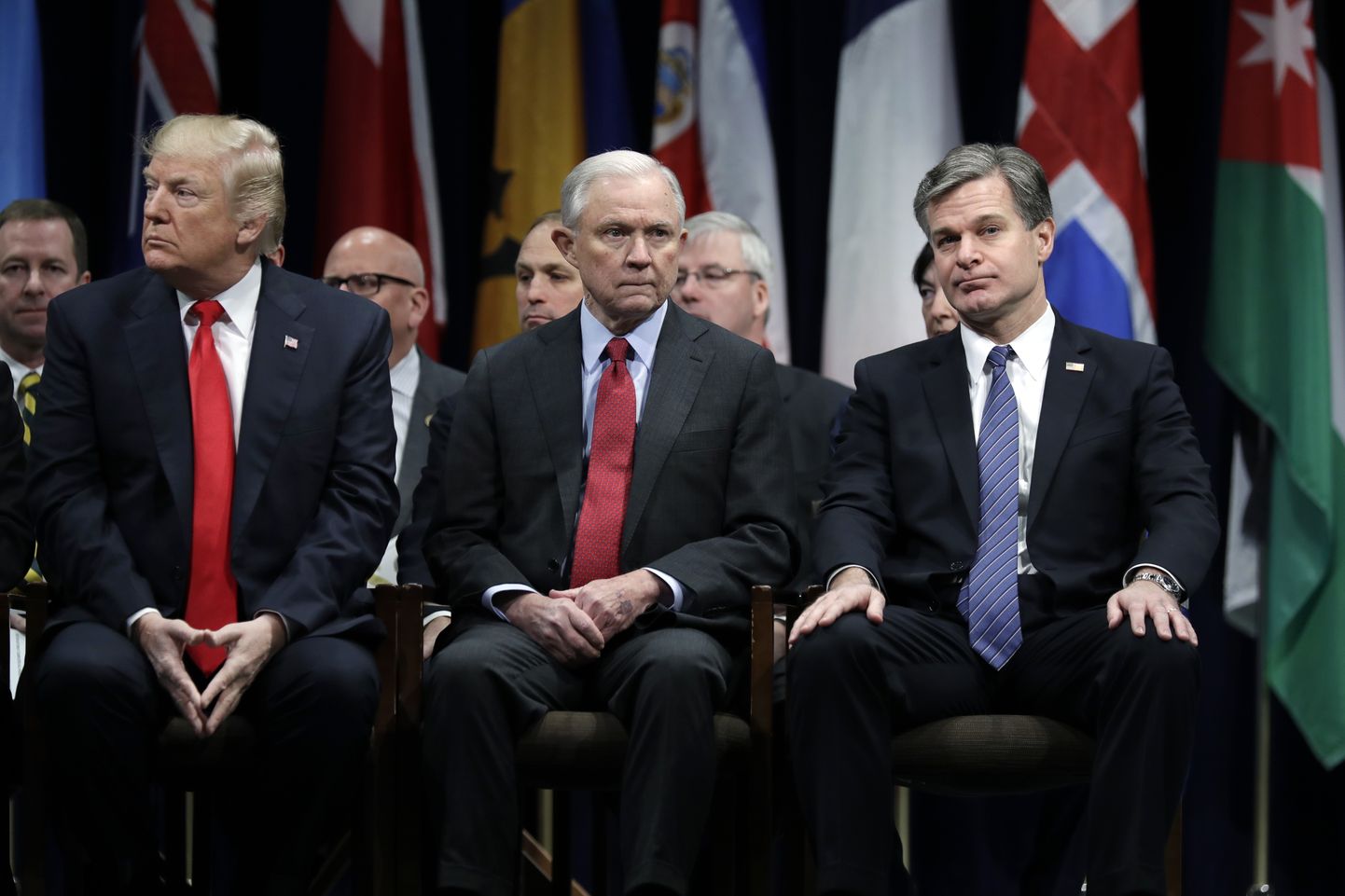 Vasakult: USA president Donald Trump, justiitsminister Jeff Sessions ja FBI direktor Christopher Wray.