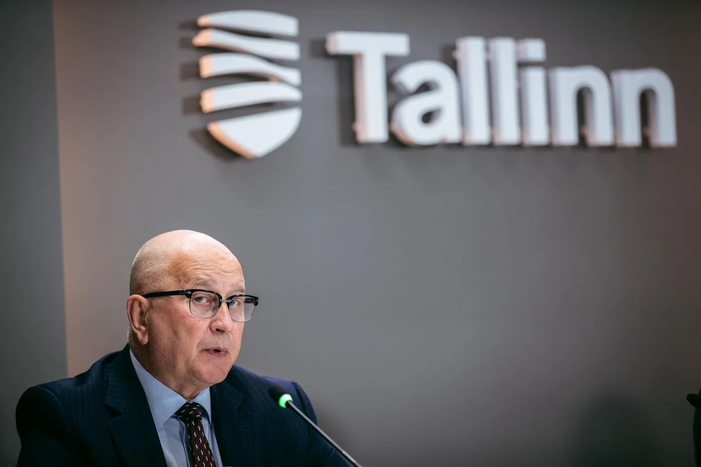 Tallinna abilinnapea Kalle Klandorf põhjendas oma väljaütlemist sellega, et arvas, et lumes hätta jäänud proua oli puudega.