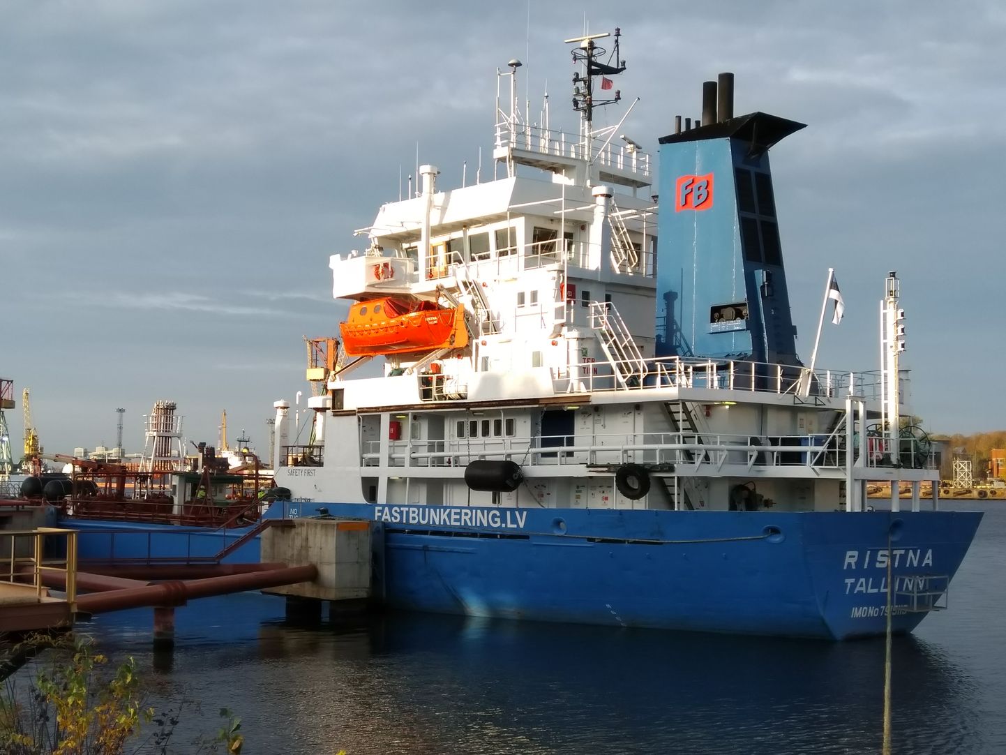 Tanker Ristna on 1980. aastal ehitatud 98 meetri pikkune laev, mille reeder valis oktoobris 2020 lipuriigiks Eesti. STS-operatsioonides ei ole Ristna Eesti lipu all sõites osalenud.