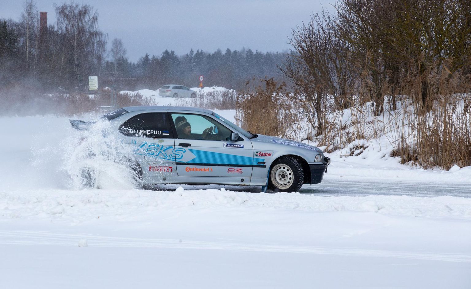 Homsest on Ilmatsalu järve peal avatud jäärada, kus saab proovile panna auto kontrollimise oskusi.