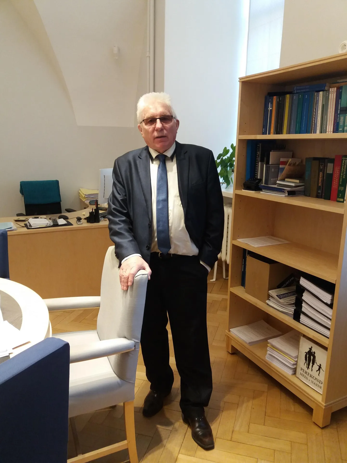 Toomas Paur riigikogu õiguskomisjoni ruumis.