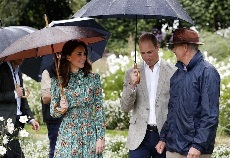 William, Harry ja Catherine avaldasid Kensingtoni palee ees printsess Dianale austust / Scanpix