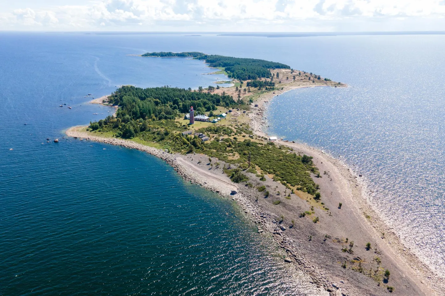Viinistu rannikust nelja kilomeetri kaugusel asuv Mohni saar.