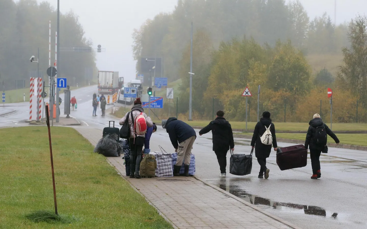 Eesti rahvaarv suurenes 2022. aastal, sest peale Venemaa agressiooni saabus siia hulgaliselt sõjapõgenikke. Pildil Ukraina sõjapõgenikud Luhamaa piiripunktis.