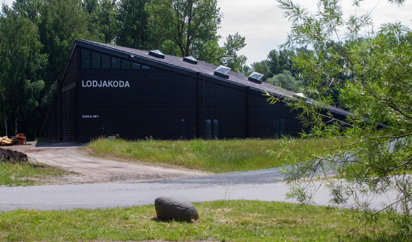 Lodjaselts sai lodjakoja juurde parkimistrahvi.