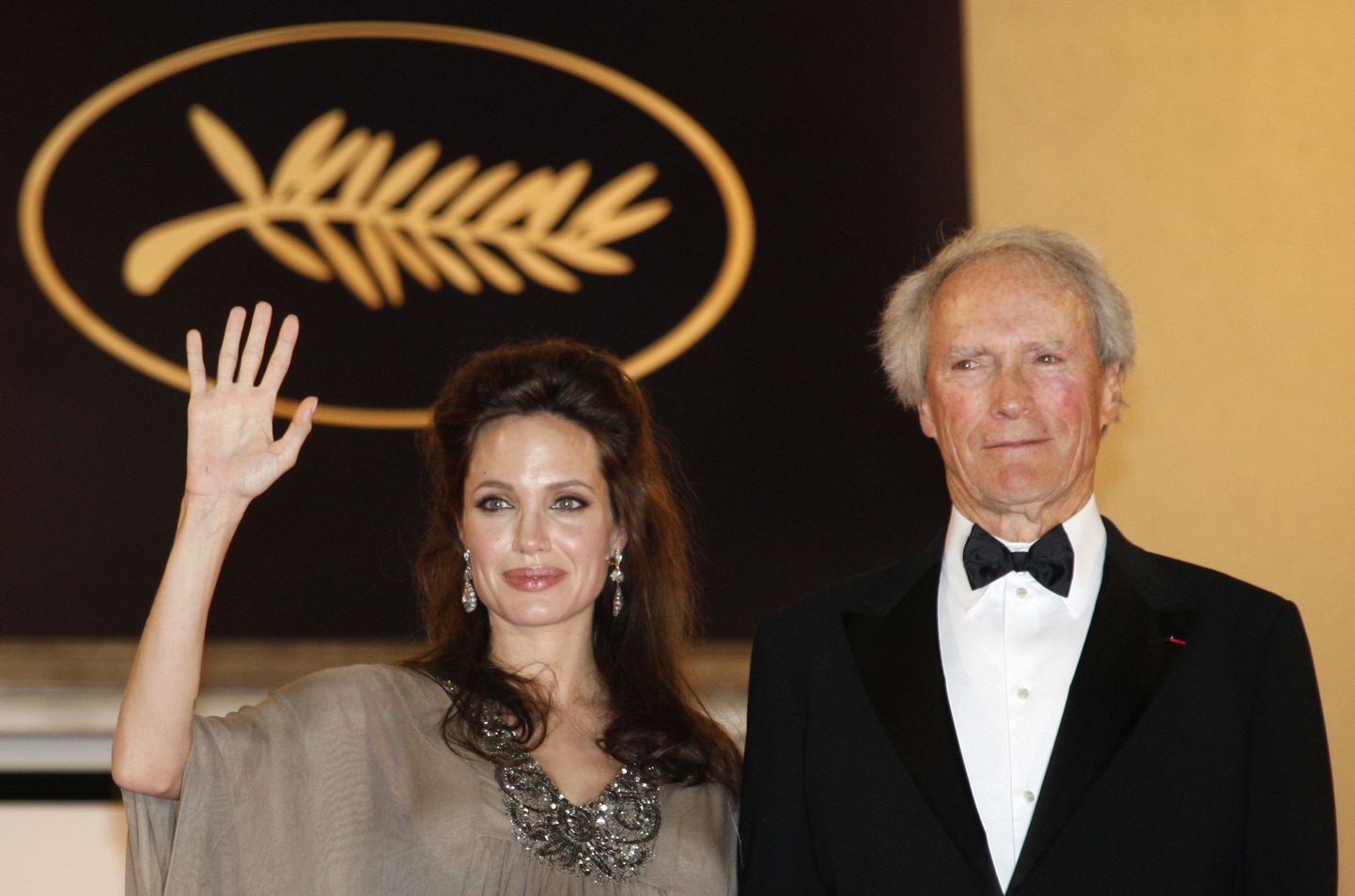 Cannes`is elutöö auhinna saanud Clint Eastwood koos näitlejanna Angelina Joliega