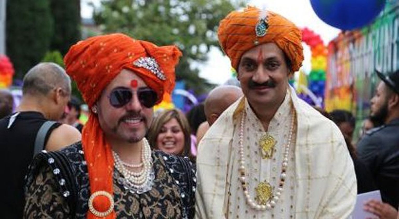 Prints Manvendra Singh Gohil (paremal) tuli ise kapist välja 2006. aastal.
