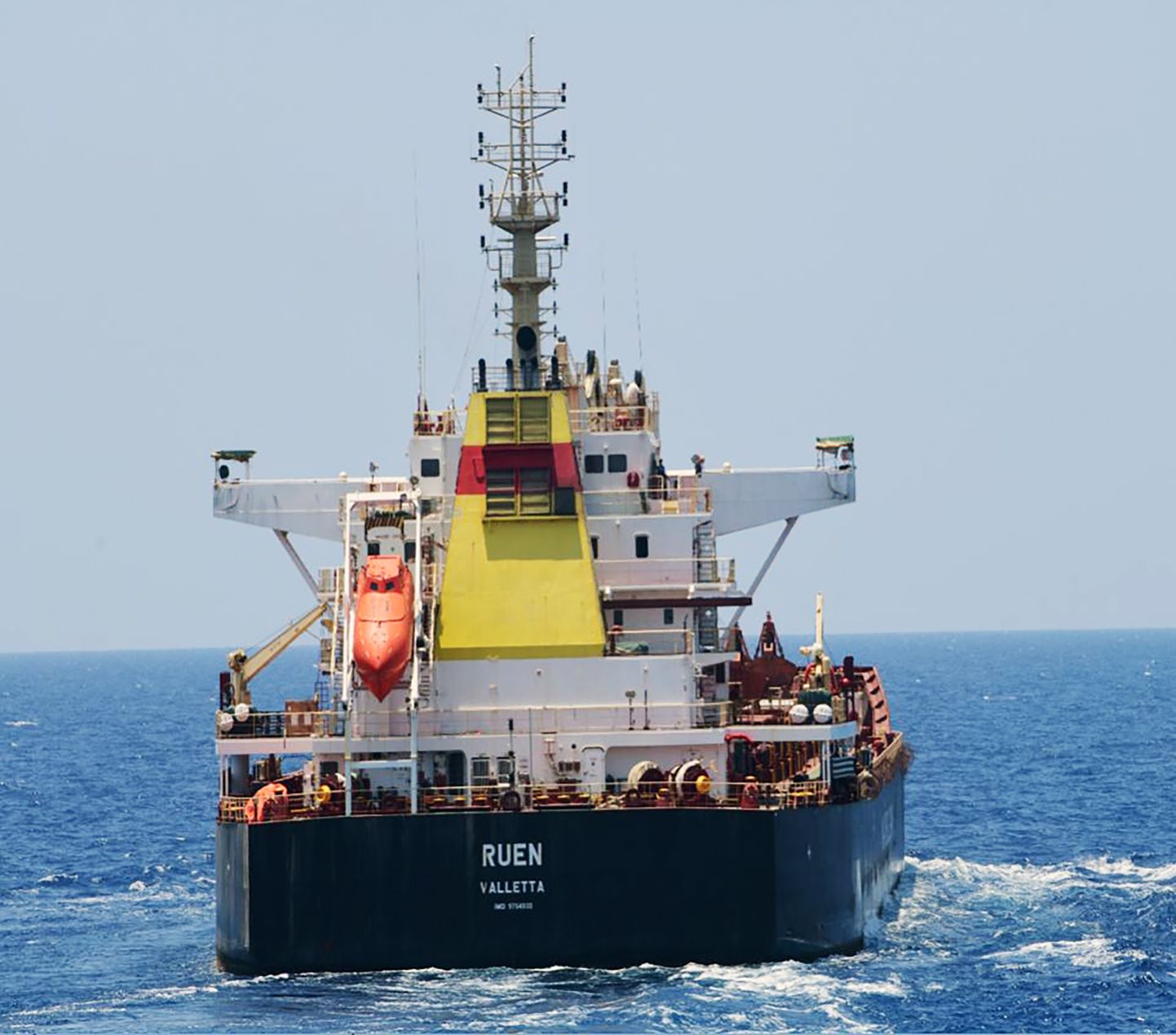 Kaubalaev MV Ruen, mille India merevägi Somaalia piraatidelt tagasi vallutas.
