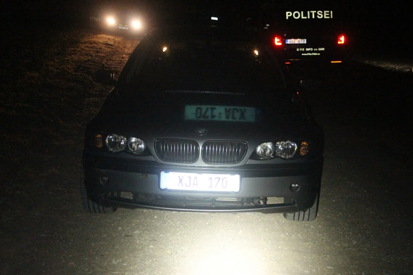 Eile, 13. aprilli õhtul kella 22 paiku politseipatrull Viljandimaal Mustla alevikus välismaise registreerimisnumbriga BMW-d, mida otsustati kontrollida, kuid sõidukijuht eiras peatumismärguannet ning põgenes.