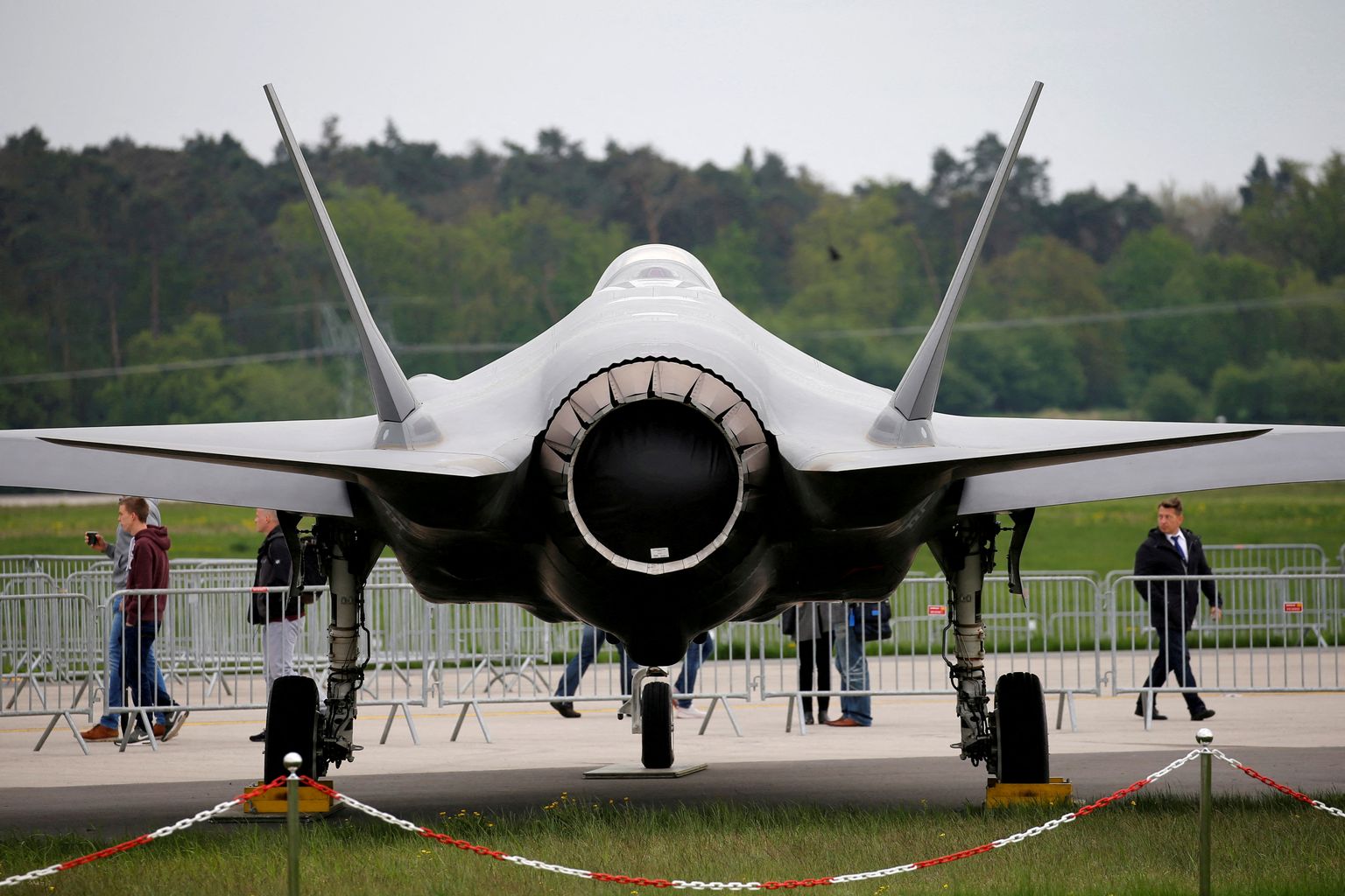 Trendina on Pentagoni sihik nihkumas eemale ülikallitest kuluartiklitest nagu sõjalennukid, mida tuntakse kui traditsioonilise kaitsetööstuse tugisammast. Pildil Lockheed Martini F-35 25. aprillil 2018 Berliinis lennundusnäitusel.