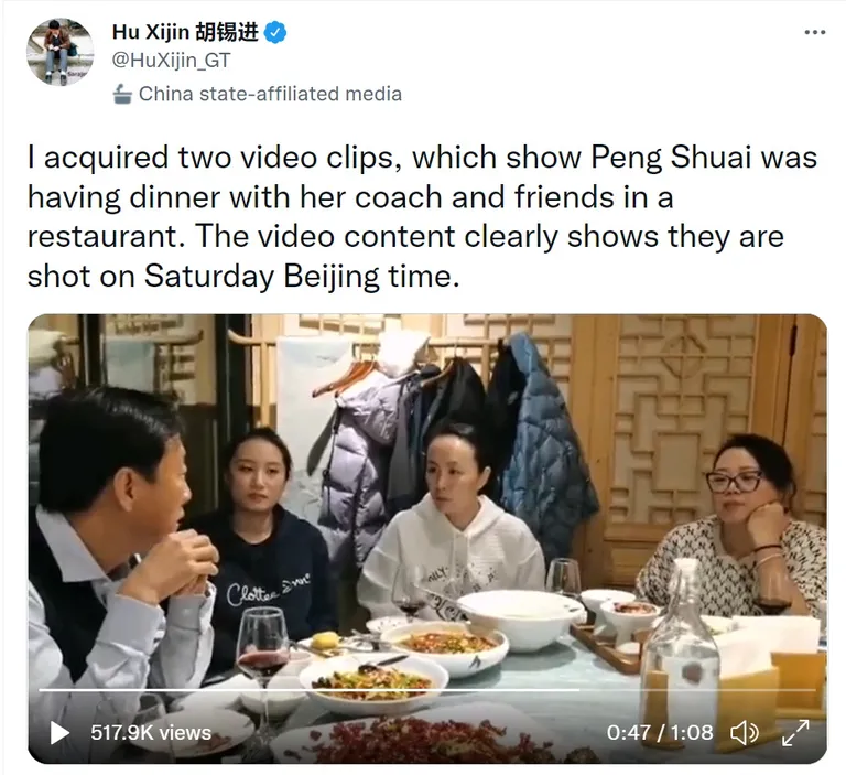 Kaader Hiina riigiväljaande Global Times peatoimetaja Hu Xijini avaldatud videost, millel on tennisist Peng Shuaid (valges pusas) näha koos treeneri ja sõpradega restoranis