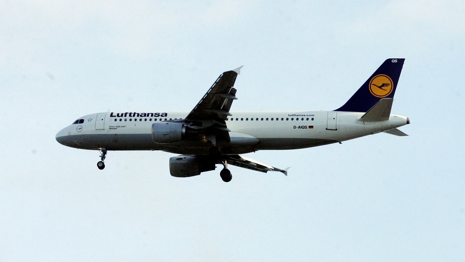 Lufthansa lennuk Tallinna lennujaama lähistel. Foto TOOMAS HUIK/POSTIMEES
