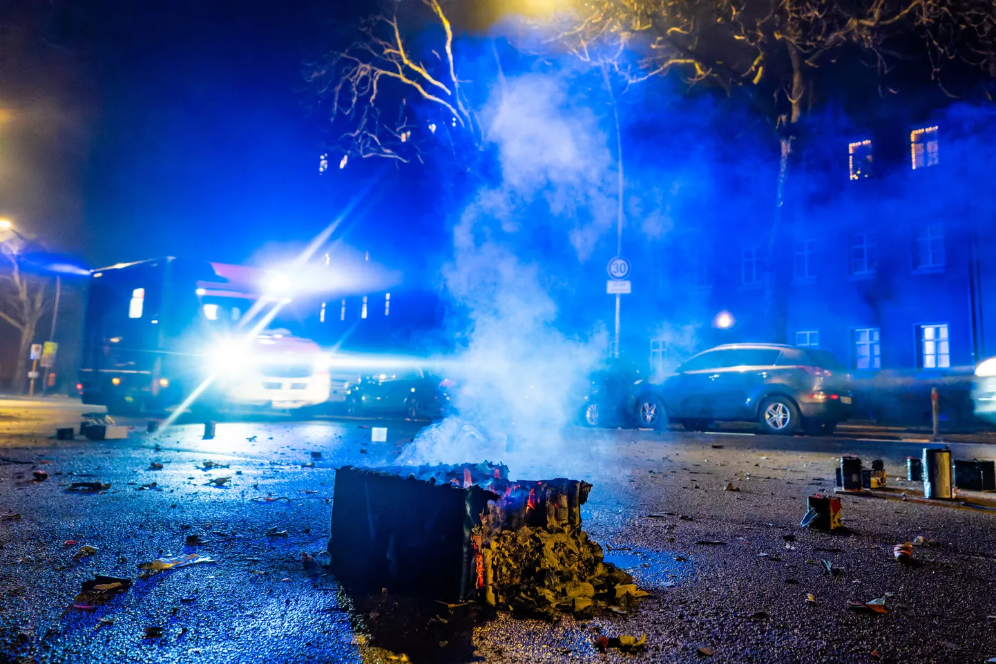 Kiirabiauto möödunud öösel Berliinis.