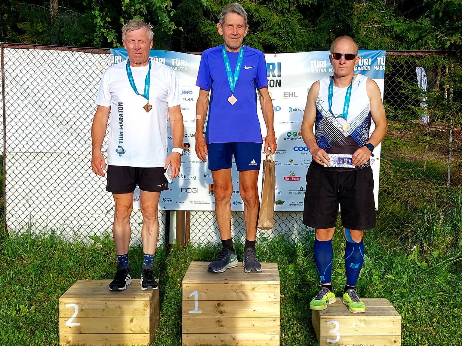 5,2 kilomeetrit läbinud kõige kogenumad seeniorsportlased olid kuuendal etapil: (vasakult) Tiit Kivisild, Jaan Lomp ja Lauri Lipp.