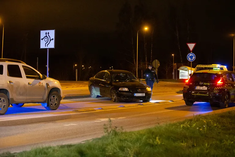 Tartus Viljandi ringil pidas politsei kinni sõiduki.