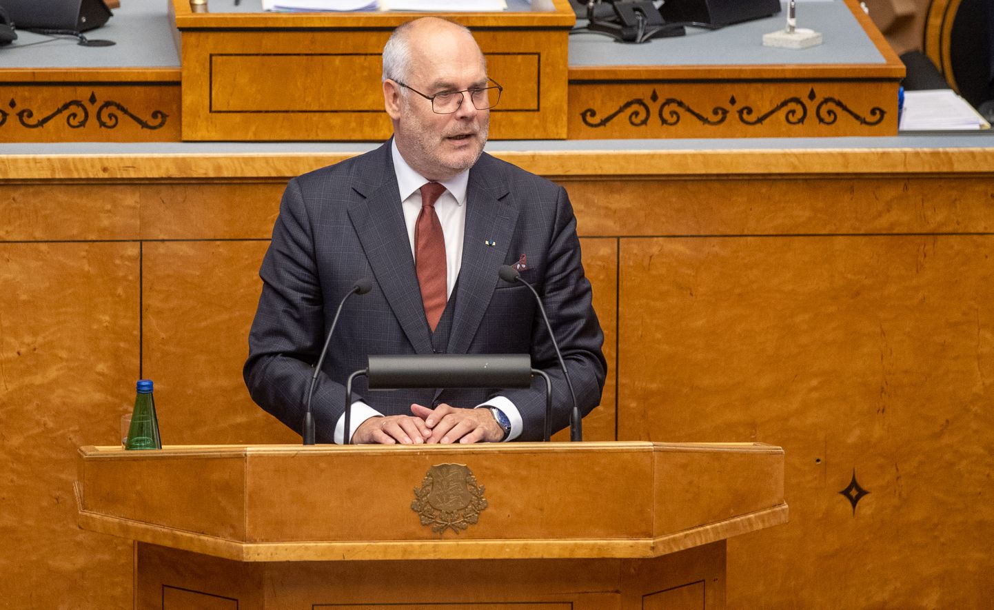 President Alar Karis on Monday signed the decision to invite the 15th Riigikogu to its first session next Monday, April 10.