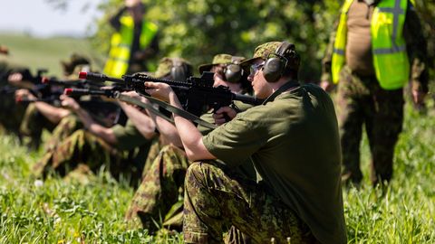Noortel on võimalus tutvuda riigikaitsega senisest varem